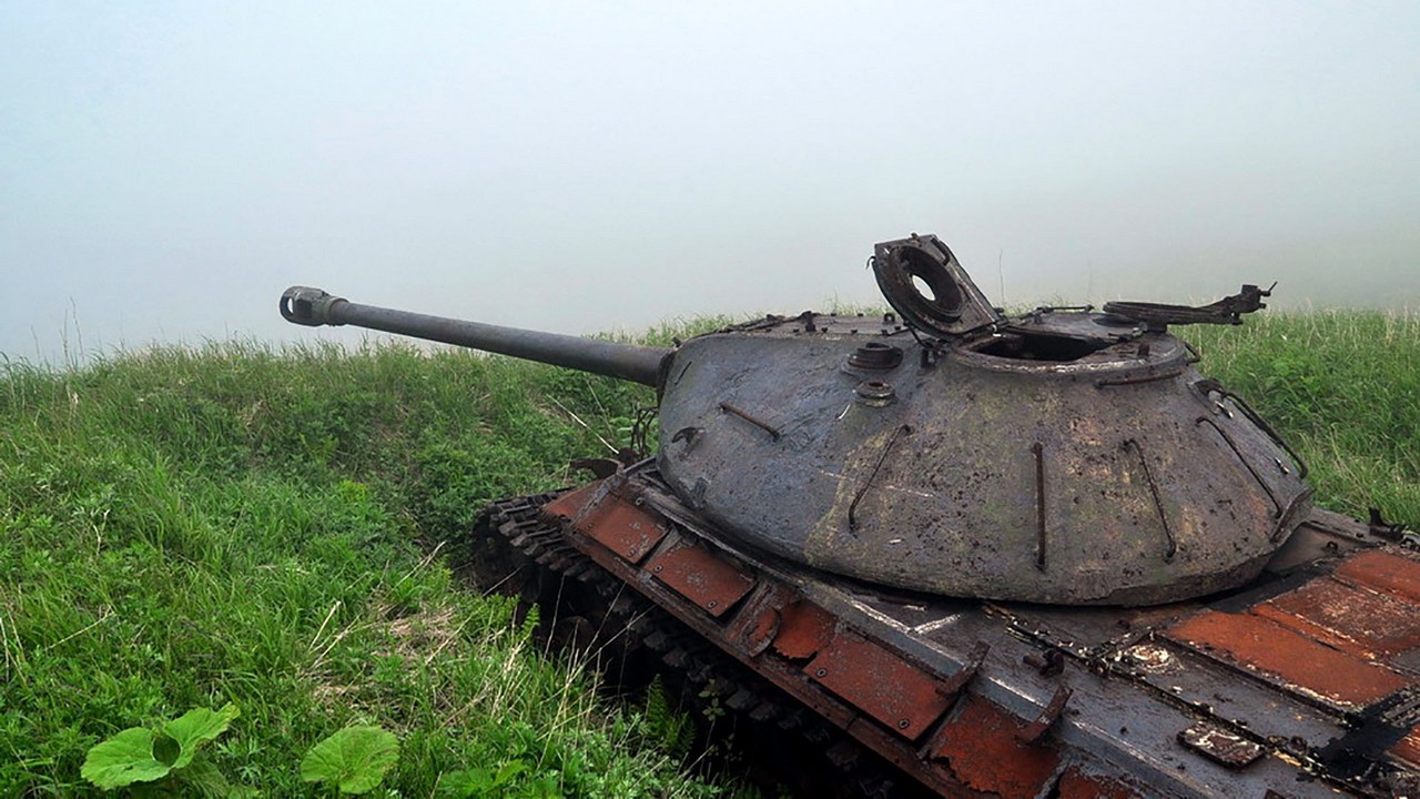 Opuszczone czołgi na wyspie Szykotan