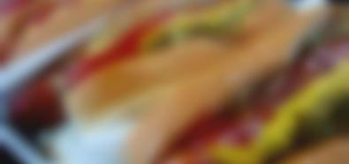 USA: 69 hot dogów w 10 minut 