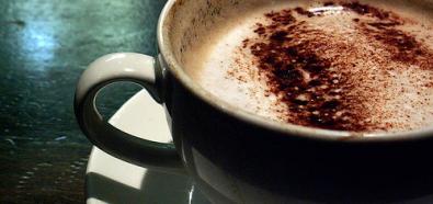 Polacy coraz częściej wybierają kawę
