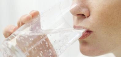 Polacy piją coraz więcej wody