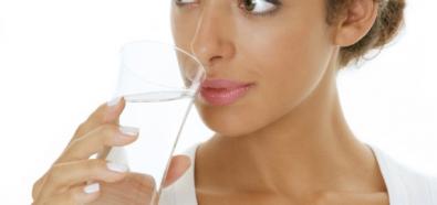 Polacy piją coraz więcej wody