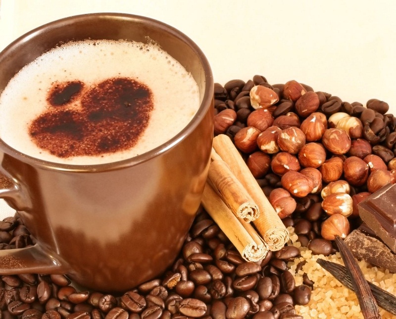 Polacy coraz częściej wybierają kawę