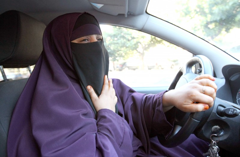 Francja walczy z burkami i nikabami