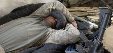 Spanie w wojsku