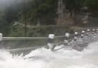 Wodospad na drodze w Nepalu
