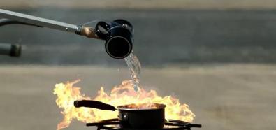 Lepiej nie gasić płonącego oleju wodą