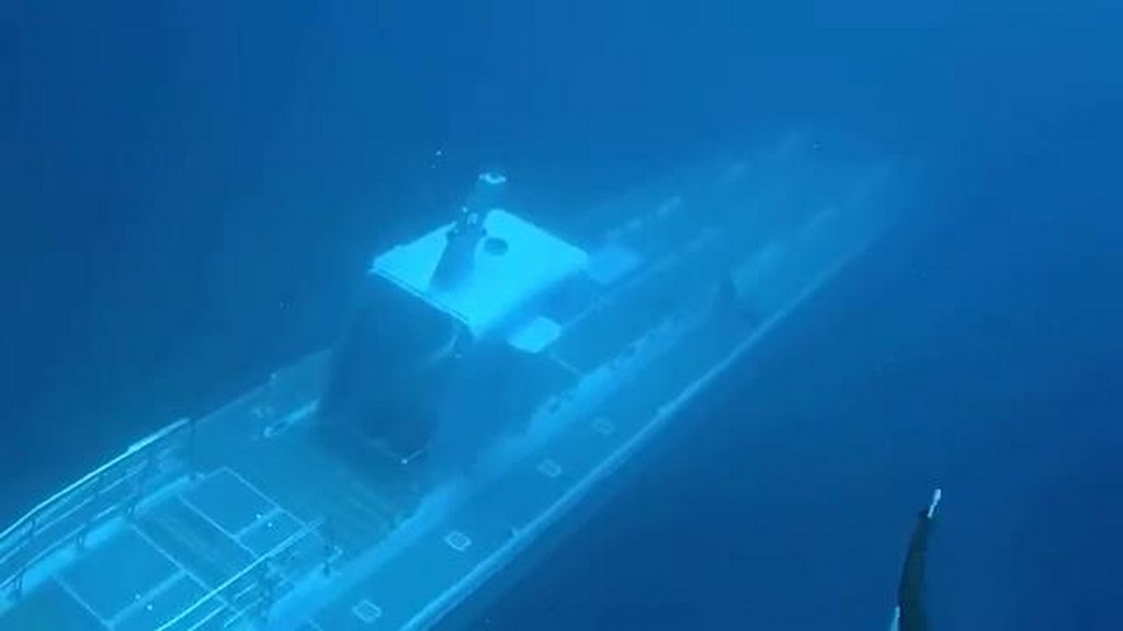 Nurkowie i łódź podwodna