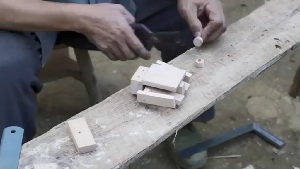 Drewniany robot