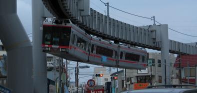 Wiszący pociąg w Japonii