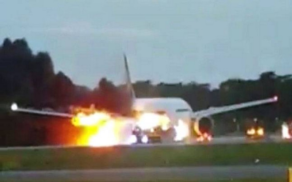 Pożar samolotu na lotnisku