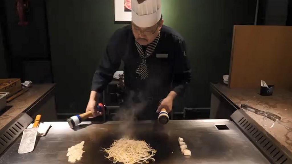 Koreański kucharz w akcji