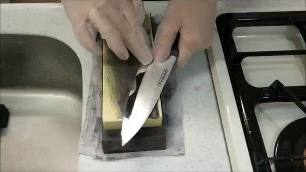 Tani nóż