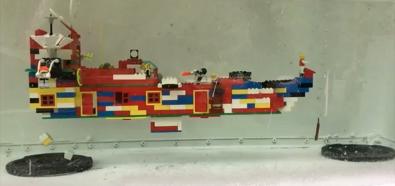 Okręt LEGO vs petardy