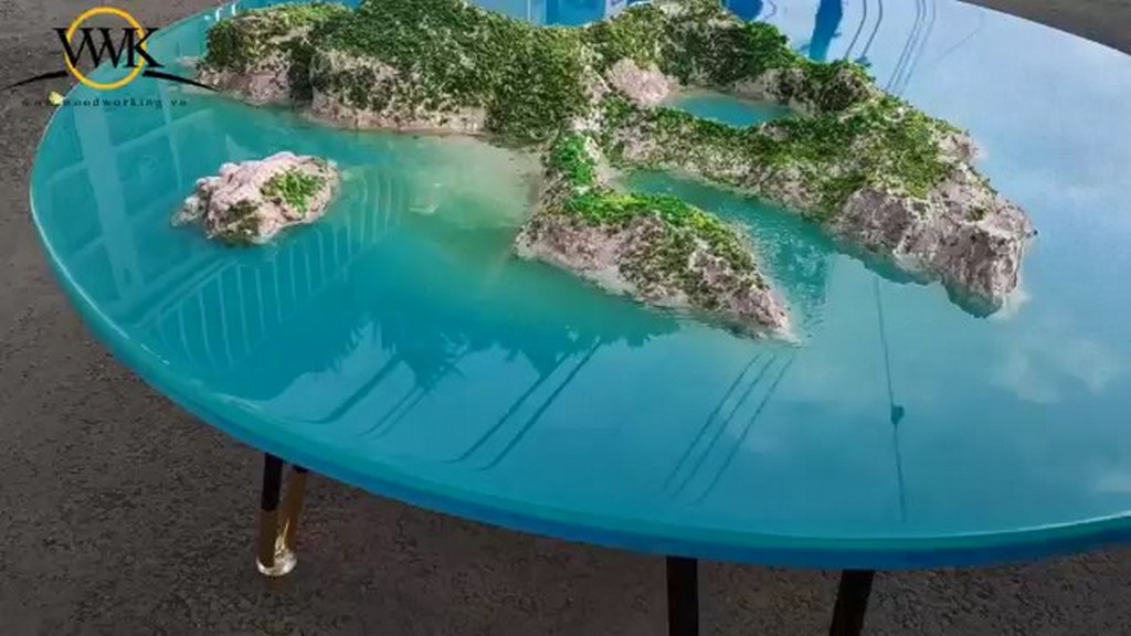 Stół z dioramą