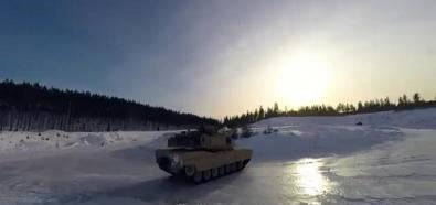 Driftowanie czołgami na lodzie