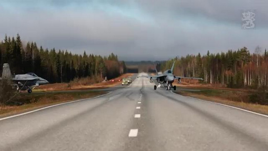 F-18 na publicznej drodze