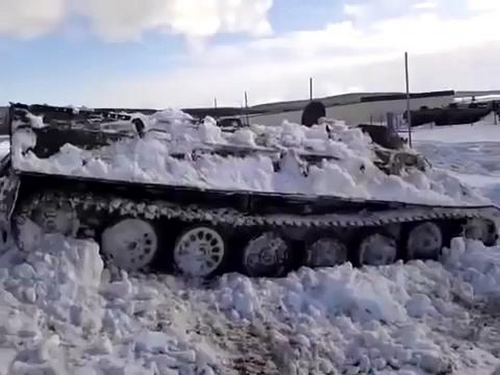 Wóz pancerny kontra śnieg