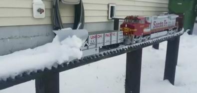 Model pociągu w śniegu