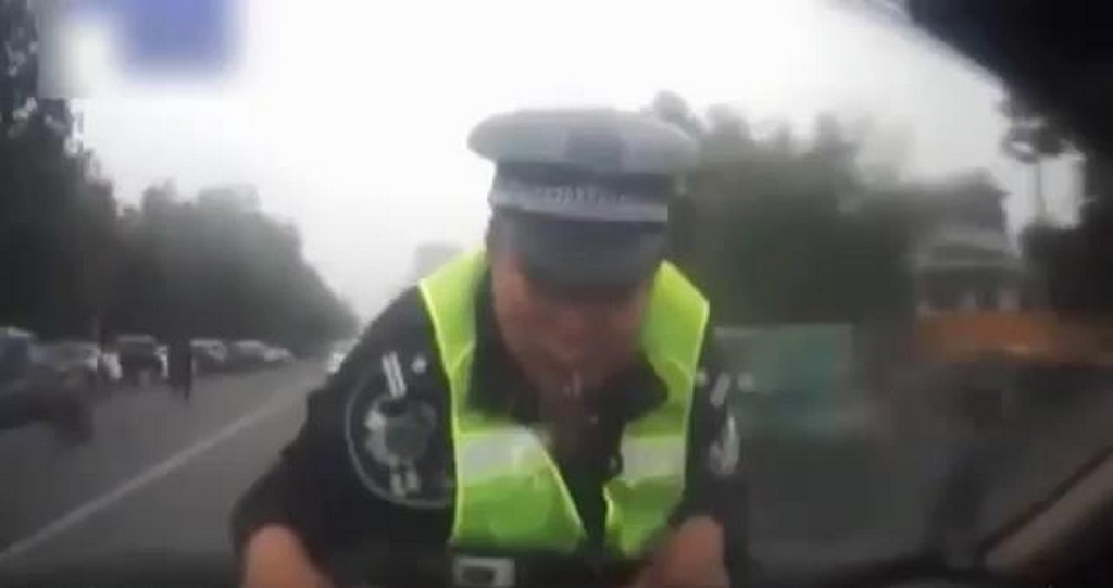 Policjant na masce