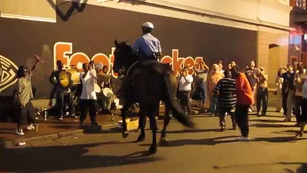 Tańczący koń policyjny