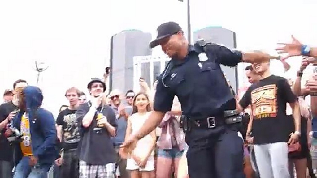 Tańczący policjant