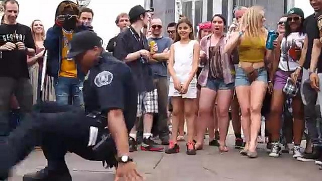 Tańczący policjant