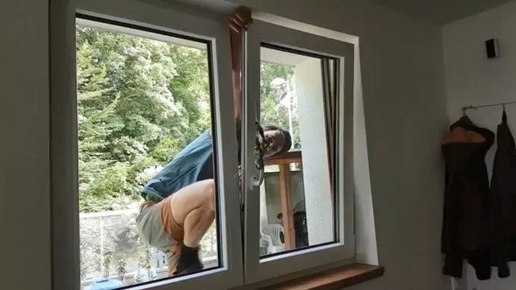 Otwieranie uchylonego okna