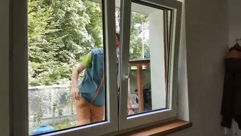 Otwieranie uchylonego okna