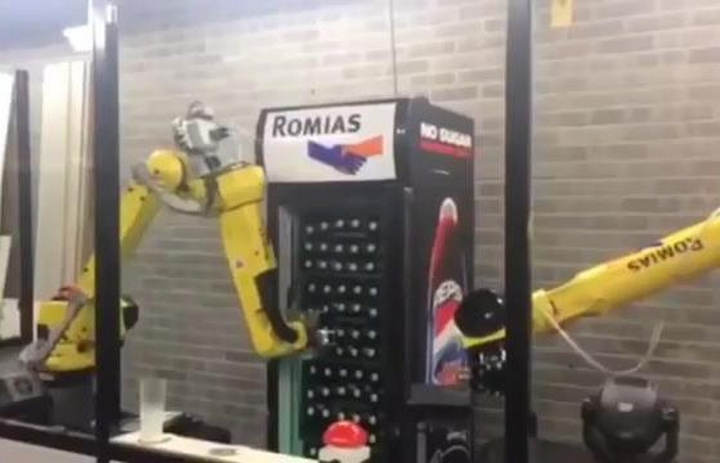 Roboty leja piwo