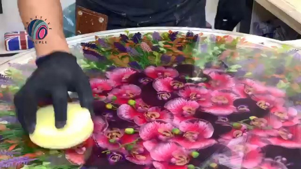 Stół z kwiatami