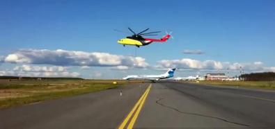 Mi-26 unosi samolot