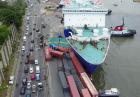 Statek vs kontenery