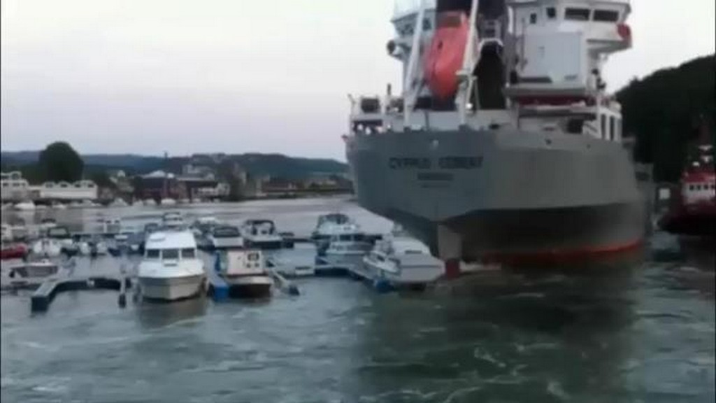 Statek kontra jachty