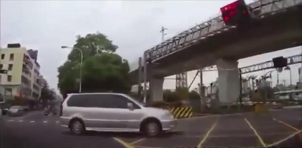 Wypadek na przejeździe kolejowym