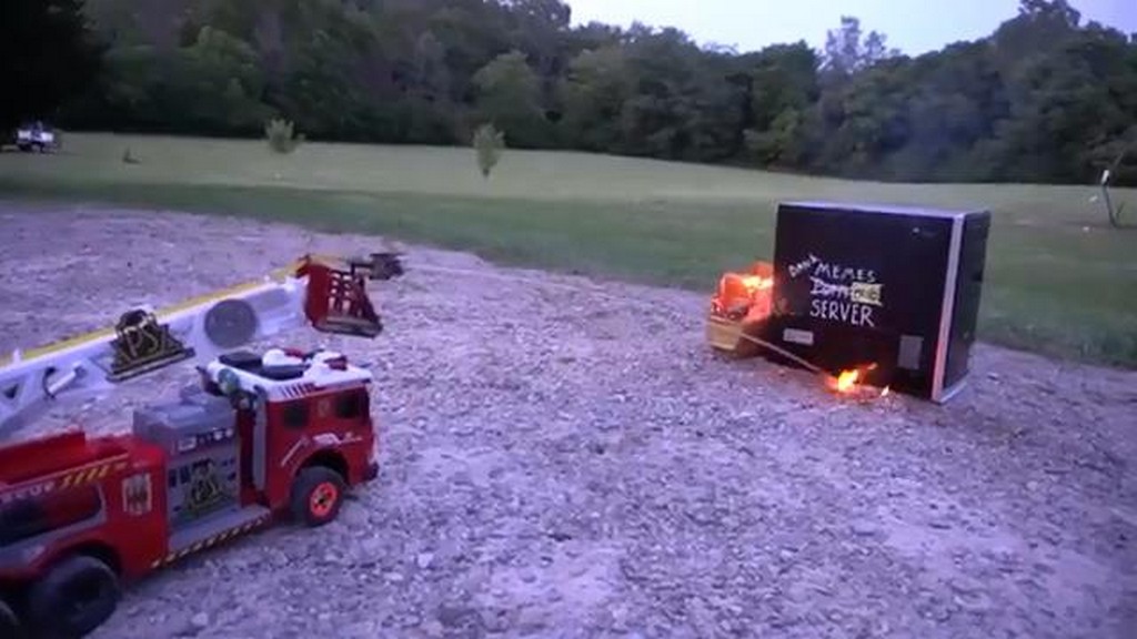Wóz strażacki z miotaczem ognia