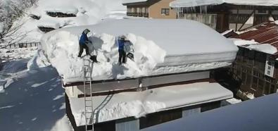 Odśnieżanie dachu w Japonii