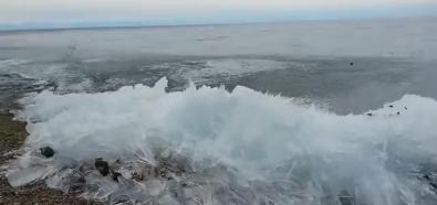 Zamarzająca woda na Bajkale