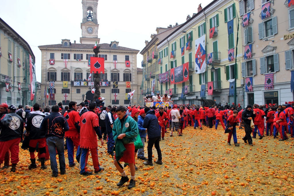 Bitwa na pomarańcze we włoskim mieście Ivrea