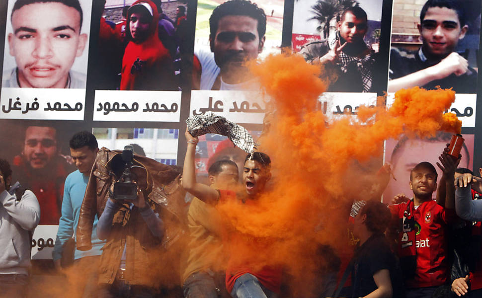 Kibice wywołali zamieszki w Kairze