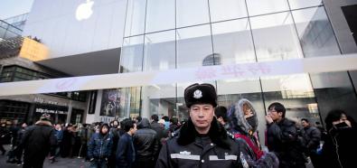 Niezadowoleni klienci przed pekińskim sklepem Apple