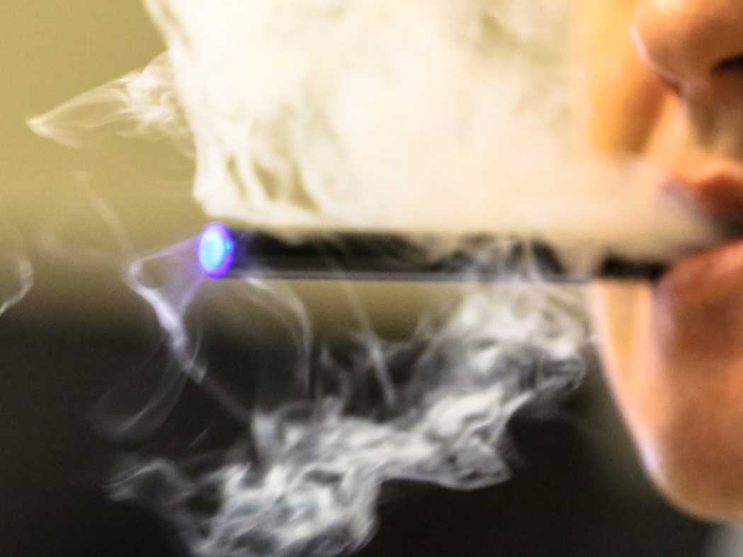 Finanse i prawo - będą kontrolować szkodliwość e-papierosów