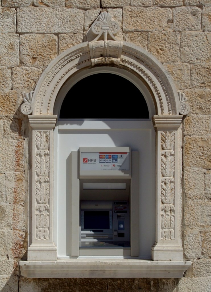 Kradzieże bankomatów