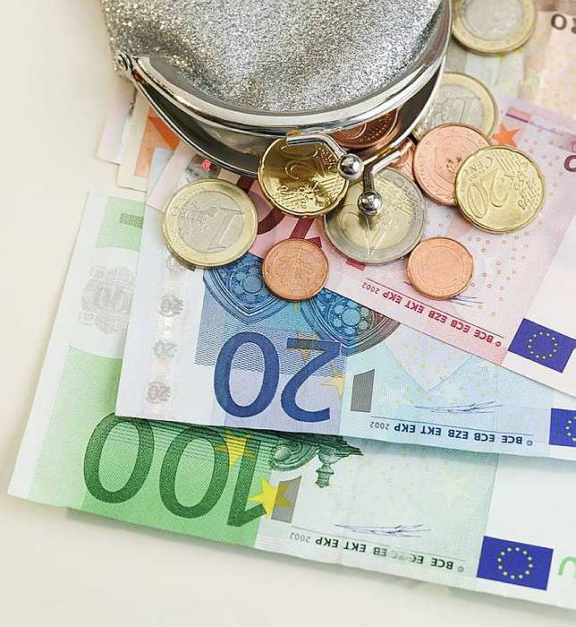 Polska. Rząd wprowadzi euro po cichu