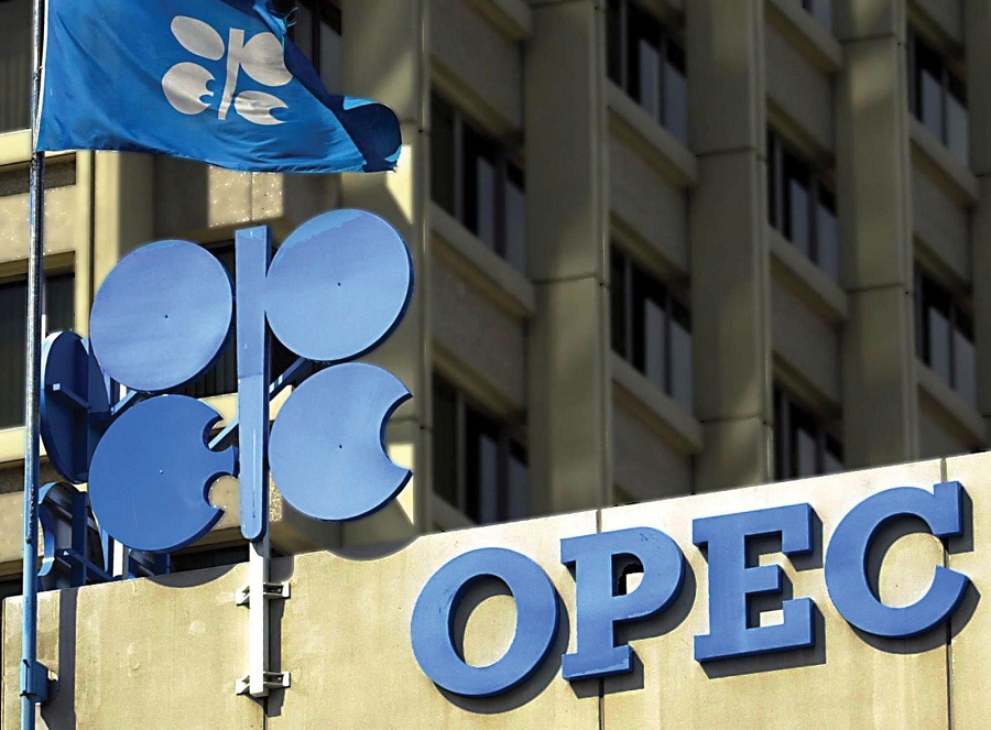 OPEC pretekstem, surowce tracą 