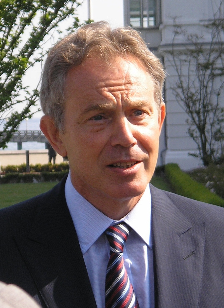 Irlandia. Tony Blair obrzucony butami i jajkami