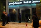 Bezradni Cypryjczycy próbują odzyskać swoje pieniądze 