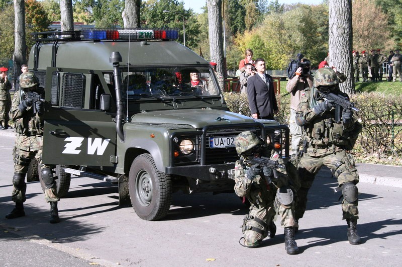 Żandarmeria Wojskowa chce kontrolować konta bankowe i samochody cywili