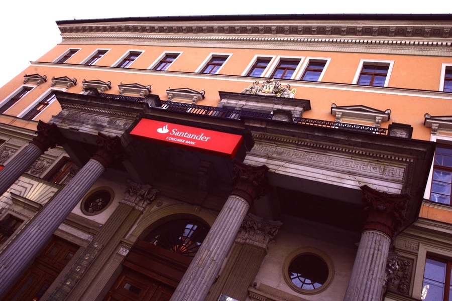 Santander przejmuje AIG Bank