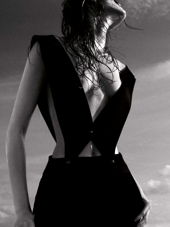 Monika Jagaciak - nagie piersi seksownej modelki w Vogue