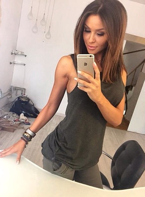 Monika Pietrasińska także stawia na selfie